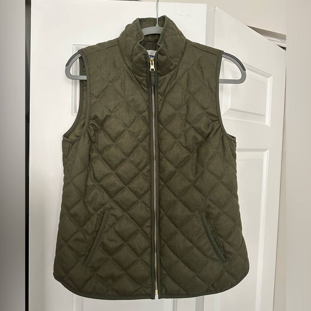Old Navy Olive Quilted Vest - Medium